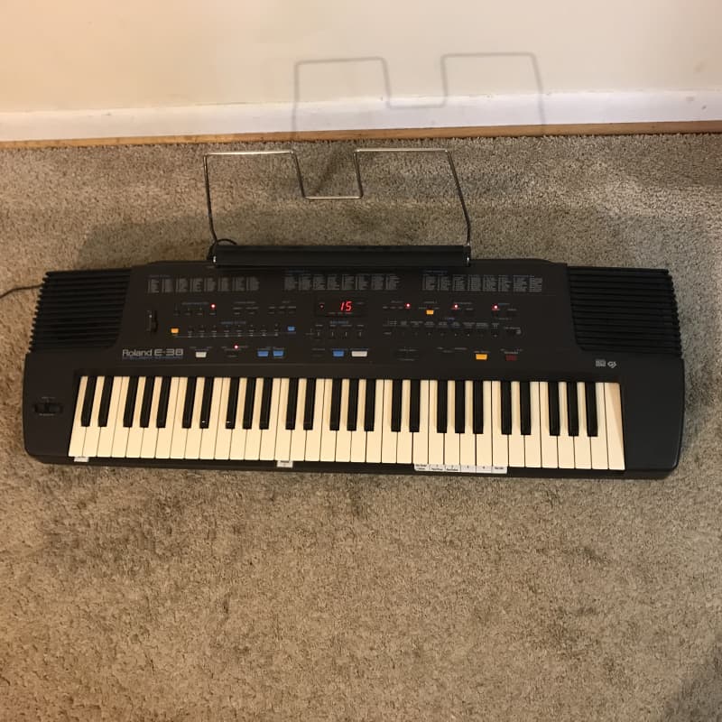 Roland E-38 - used Roland              Keyboard