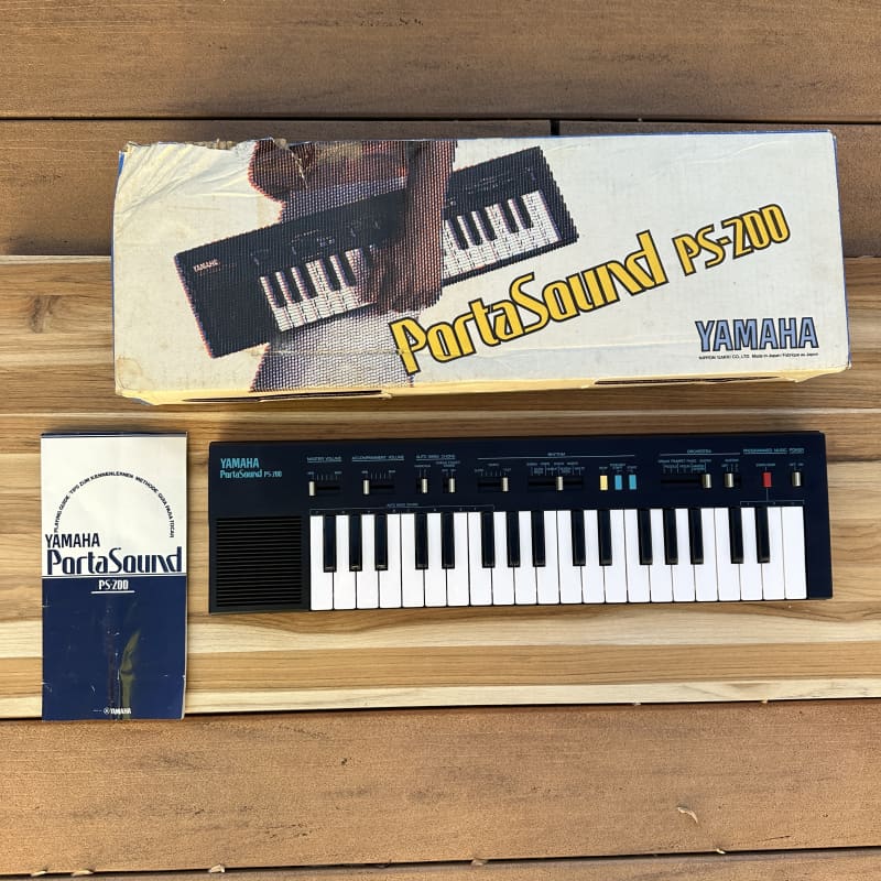 1984 Yamaha PS-200 Black - Used Yamaha  Keyboard    Vintage       Synth