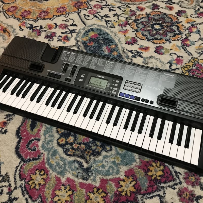 2000s Casio CTK-720 61-Key Keyboard Black - used Casio              Keyboard