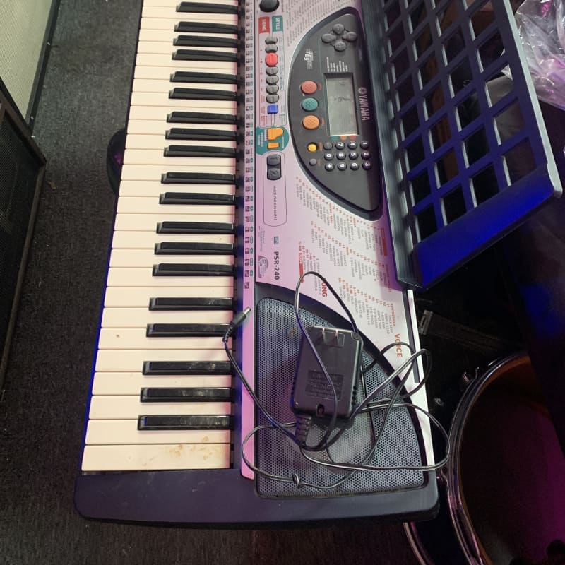 Yamaha PSR-240 Keyboard - used Yamaha              Keyboard