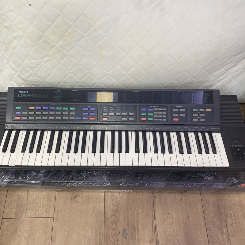 Yamaha Yamaha DSR2000 Keyboard Synthesizer - used Yamaha              Keyboard Synth