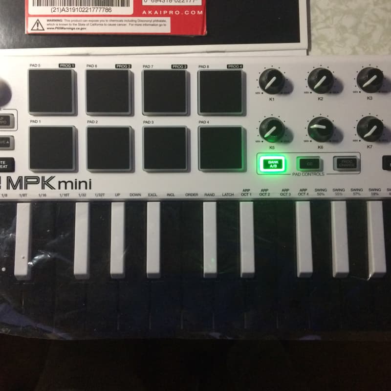 2020 - Present Akai MPK Mini MKII 25-Key MIDI Controller Limit... - used Akai        MIDI Controllers      Keyboard