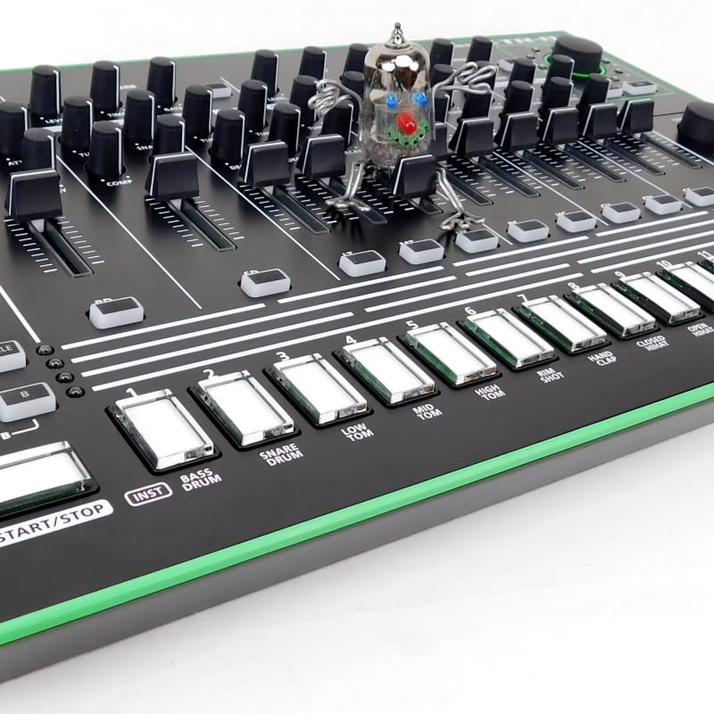 Roland Roland TR-8 AIRA Drum Synthesizer + Decksaver+Fast Neuw... - used Roland               Synth