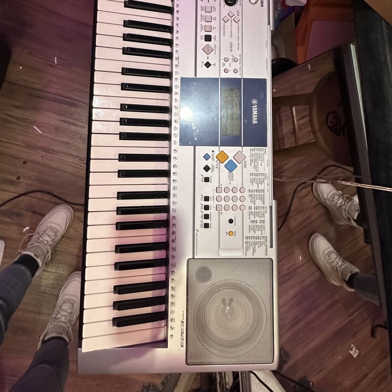 Yamaha PSR-E323 Silver - Used Yamaha Piano