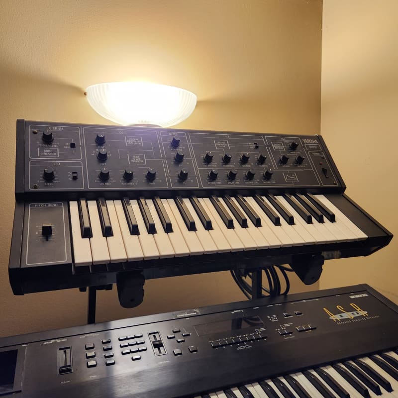 Yamaha CS-5 - Used Yamaha      Vintage       Synth