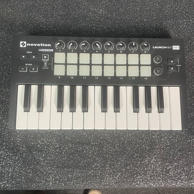 Novation Launchkey Mini - used Novation        MIDI Controllers      Keyboard