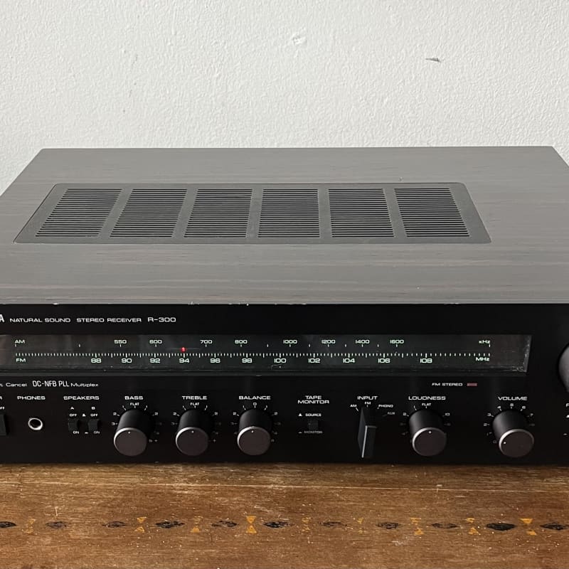 1975 - 1977 Yamaha CR-400 Natural Sound Stereo Receiver Silver - Used Yamaha      Vintage