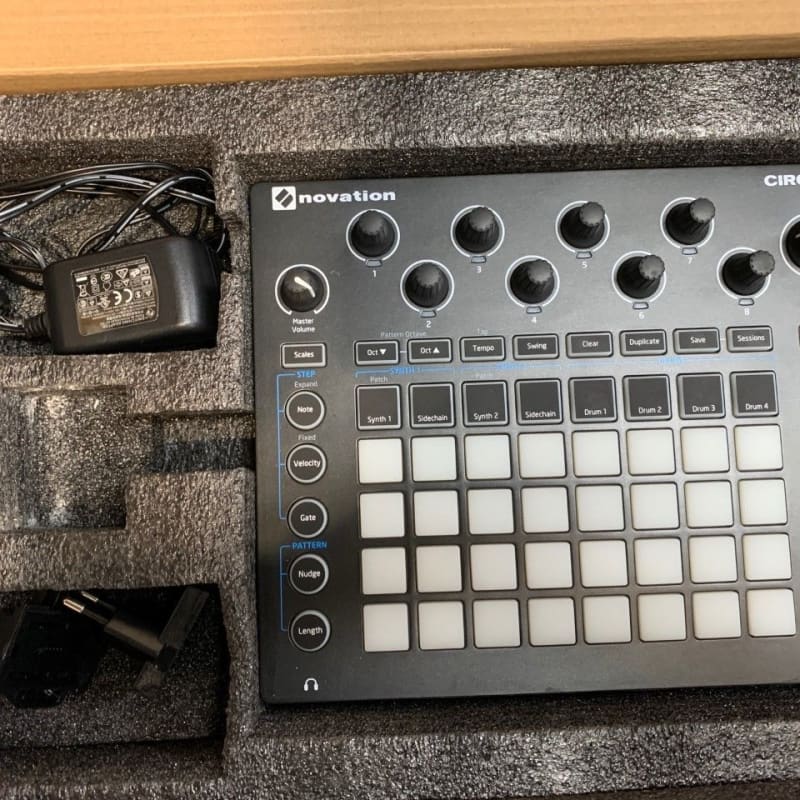 Unknown Novation Circuit - used Novation               Synth