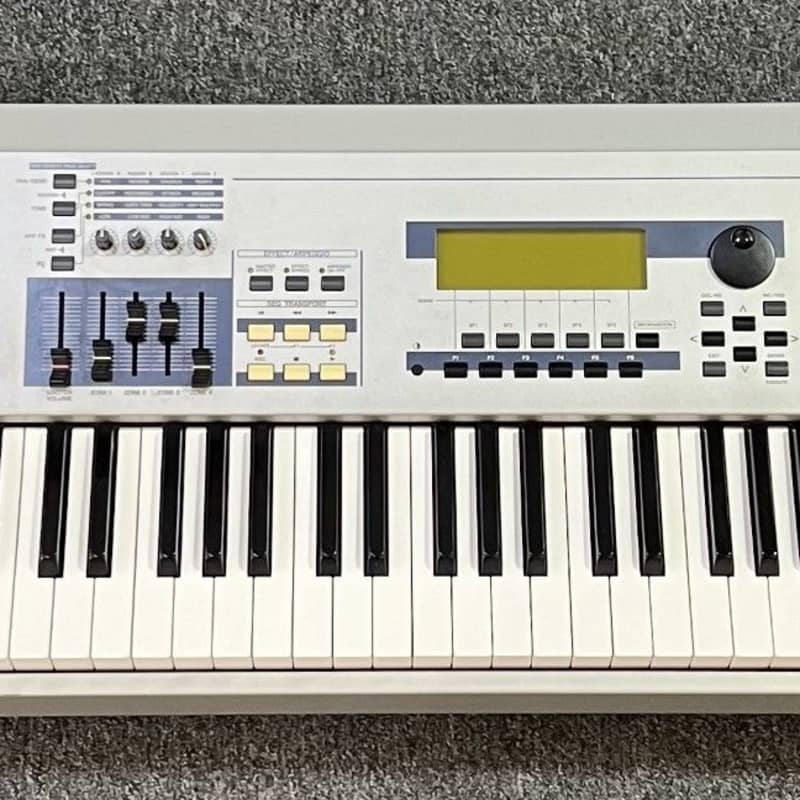 Yamaha MO8 - used Yamaha               Synth