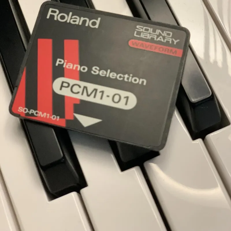 Roland PCM1-01 - used Roland       Digital Piano