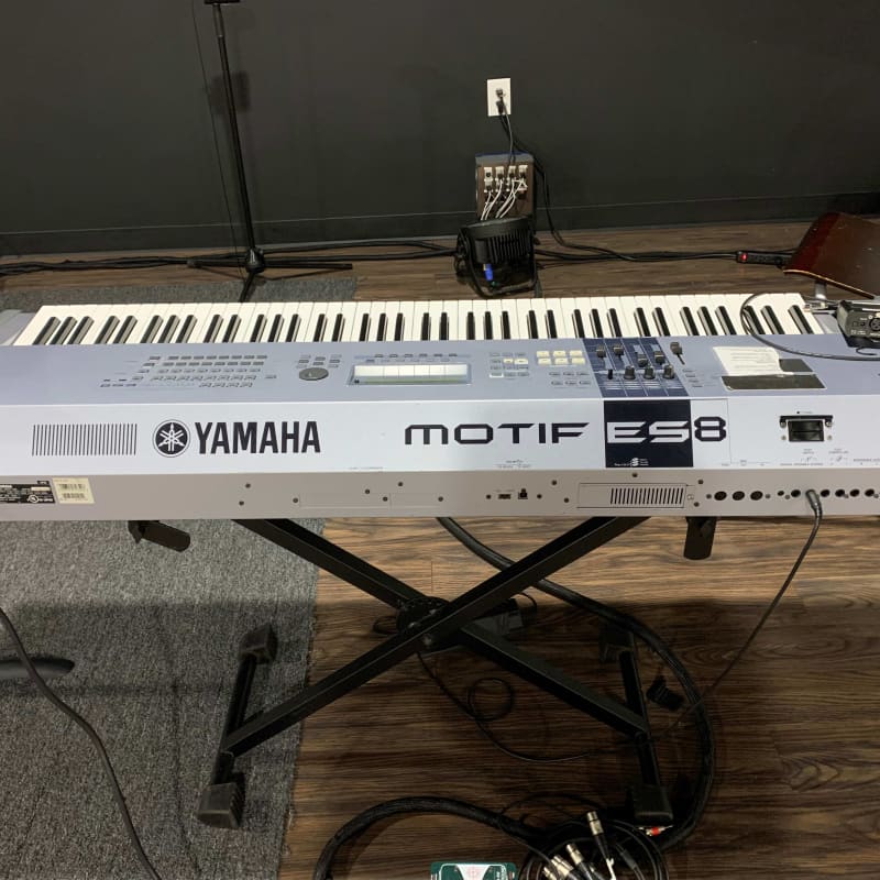 2000s Yamaha Motif ES 8 Production Synthesizer Gray - Used Yamaha  Keyboard