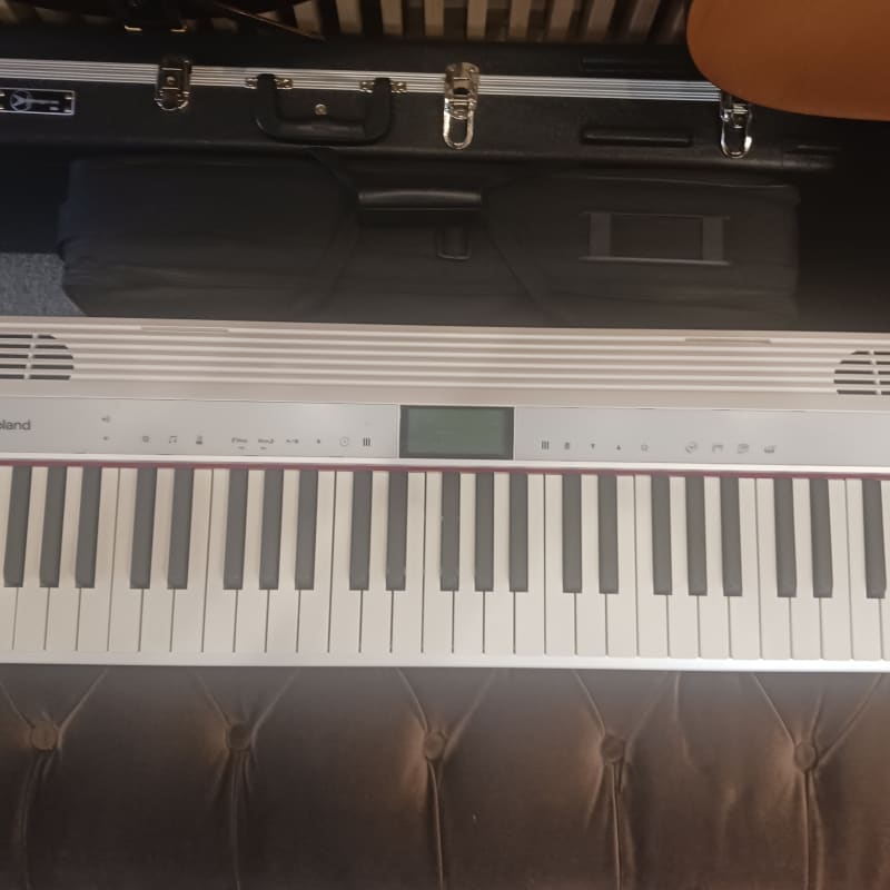 2019 Roland GO:PIANO88 White - used Roland       Digital Piano