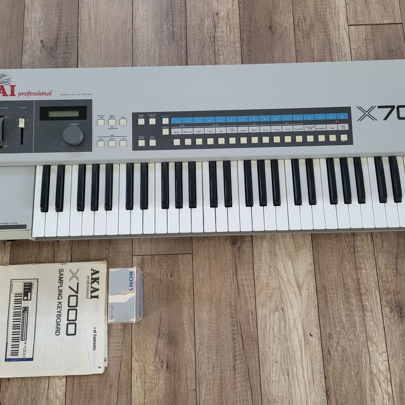 1980s Akai X7000 Sampling Keyboard Silver - used Akai              Keyboard
