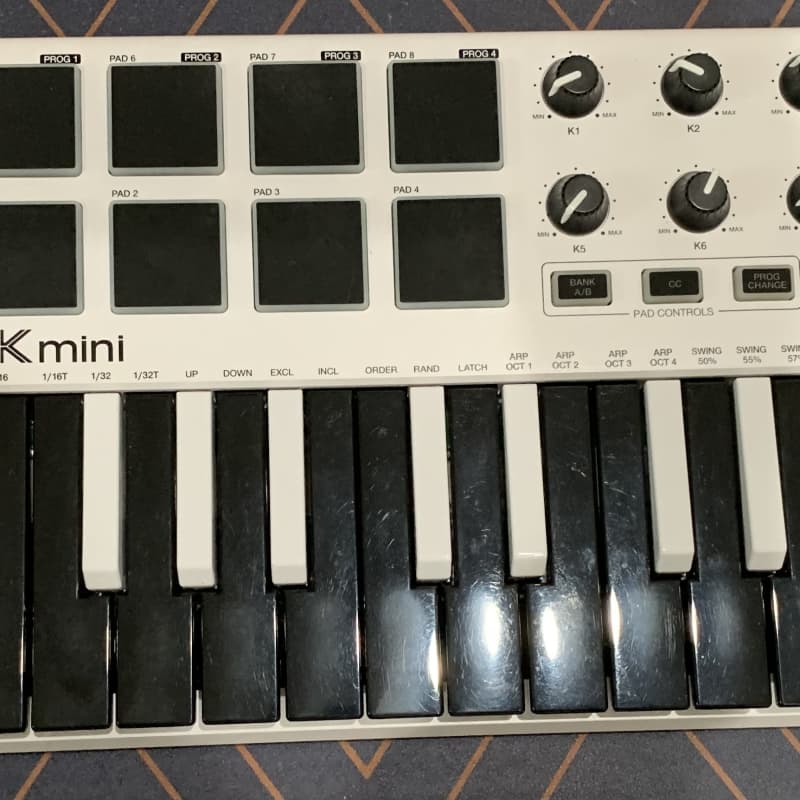 2014 - Present Akai MPK Mini 25-Key MIDI Controller White - Used Akai     Midi