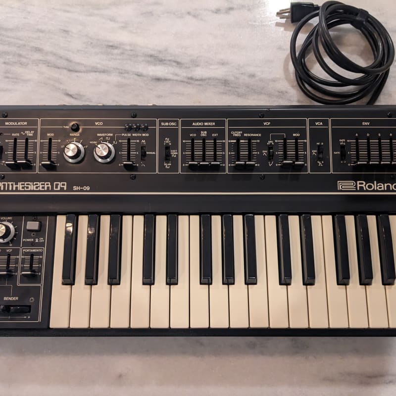 1978 - 1982 Roland SH-09 32-Key Monophonic Synthesizer Black - Used Roland      Vintage