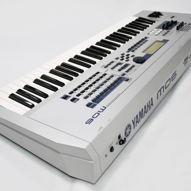 Yamaha MO6 - used Yamaha               Synth