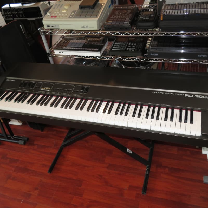 1988 - 1992 Roland RD-300S 88-Key Digital Piano Black - used Roland    Digital   Digital Piano        Synth