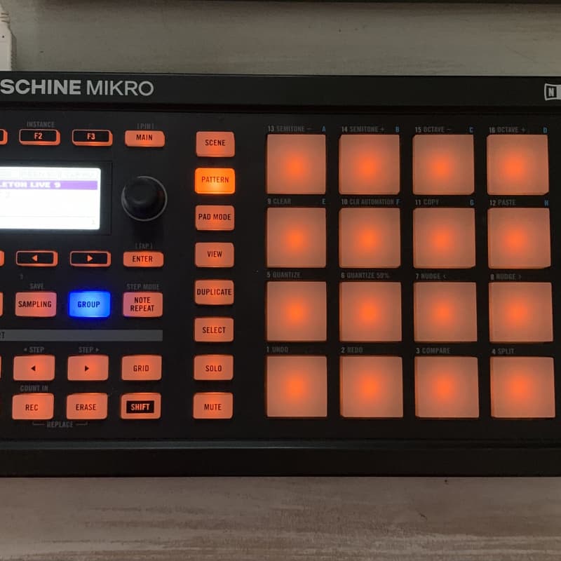 2010s Native Instruments Maschine Mikro Black - Used Native Instruments         Controller