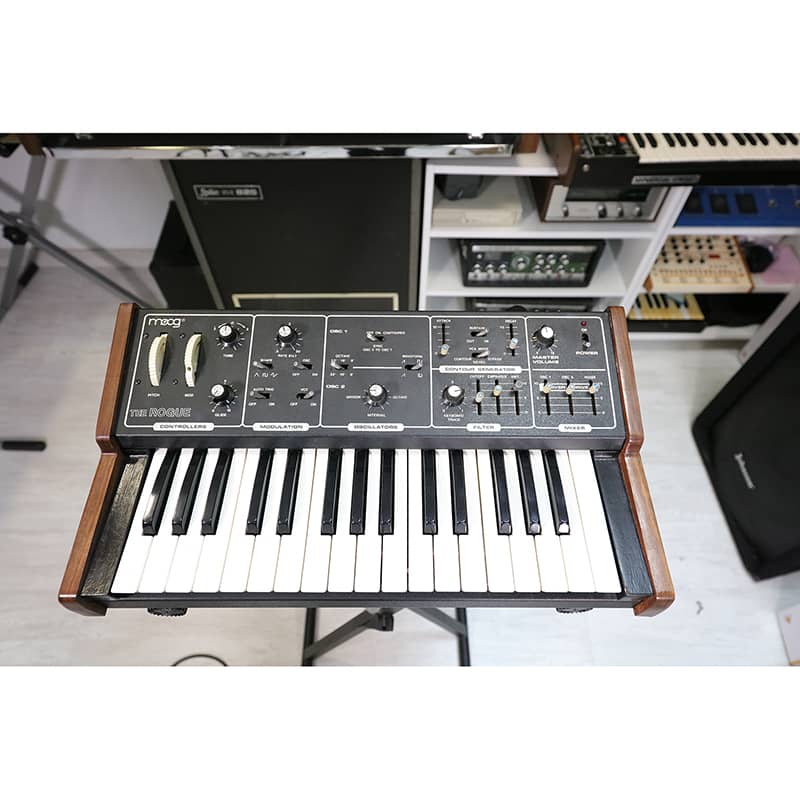 1981 Moog Rogue Black - used Moog              Synthesizer
