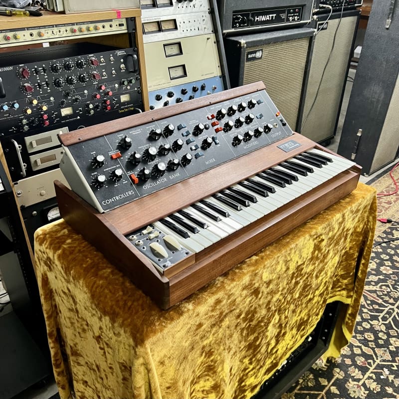 1972 Moog MiniMoog Model D Walnut - used Moog              Synthesizer