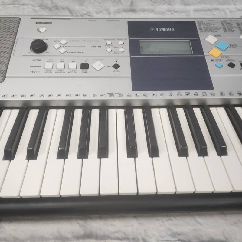 Yamaha PSR-E323 76-Key Electronic Keyboard with Power Supply - Used Yamaha  Keyboard