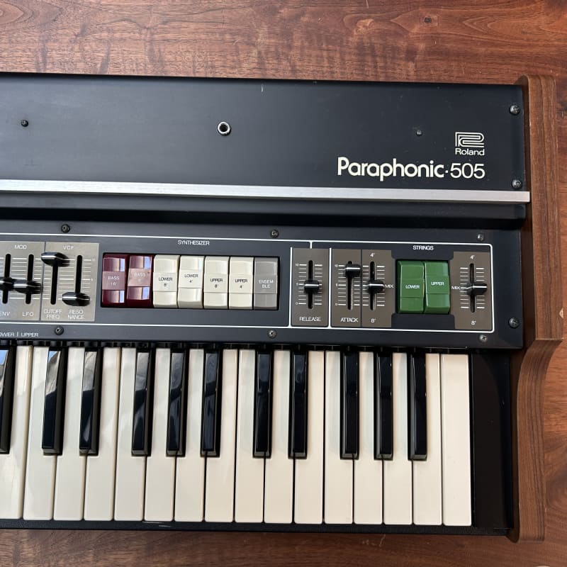 1978 - 1981 Roland RS-505 49-Key Paraphonic Synthesizer Black - used Roland              Synthesizer