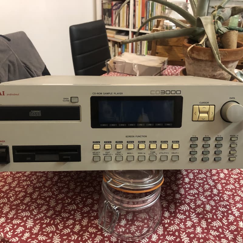 Akai CD3000 - Used Akai            Sampler