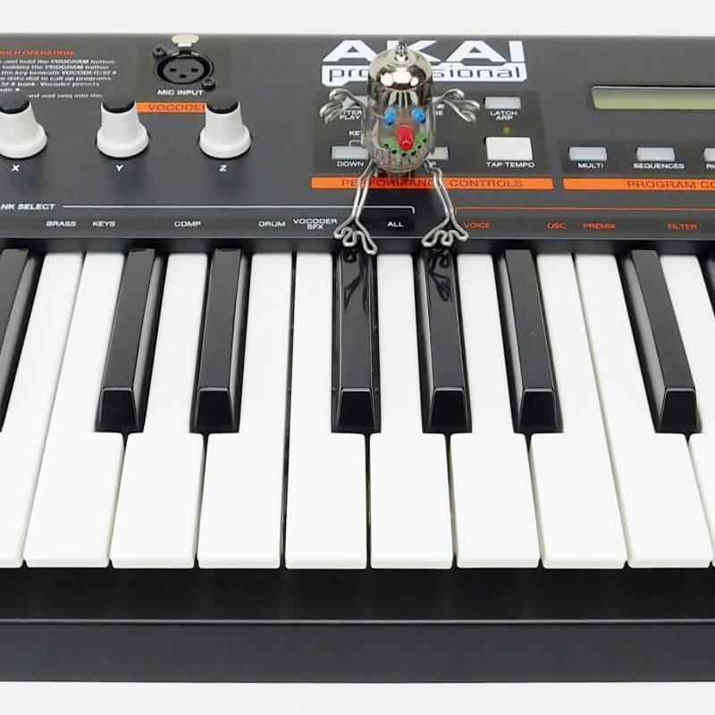 AKAI Miniak Synthesizer Keyboard + Fast Neuwertig + OVP + 1.5J... - used Akai              Keyboard Synth