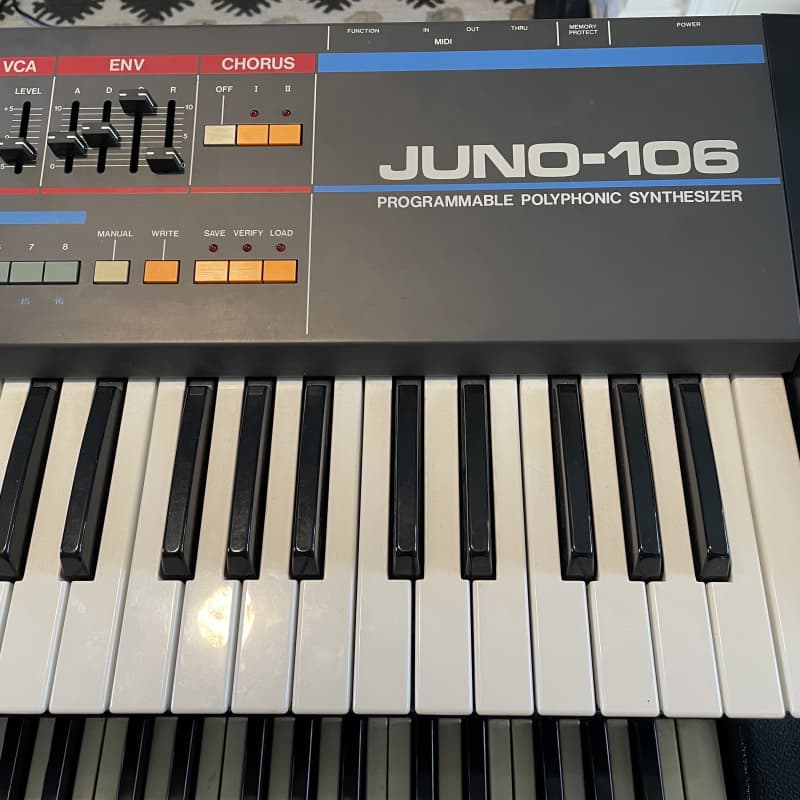 1984 - 1985 Roland Juno-106 61-Key Programmable Polyphonic Syn... - used Roland  Vintage Synths