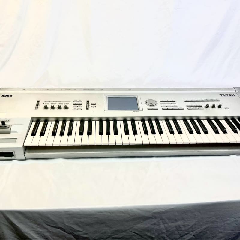 2000 - 2002 Korg Triton 61-Key 62-Voice Polyphonic Workstation... - Used Korg  Keyboard