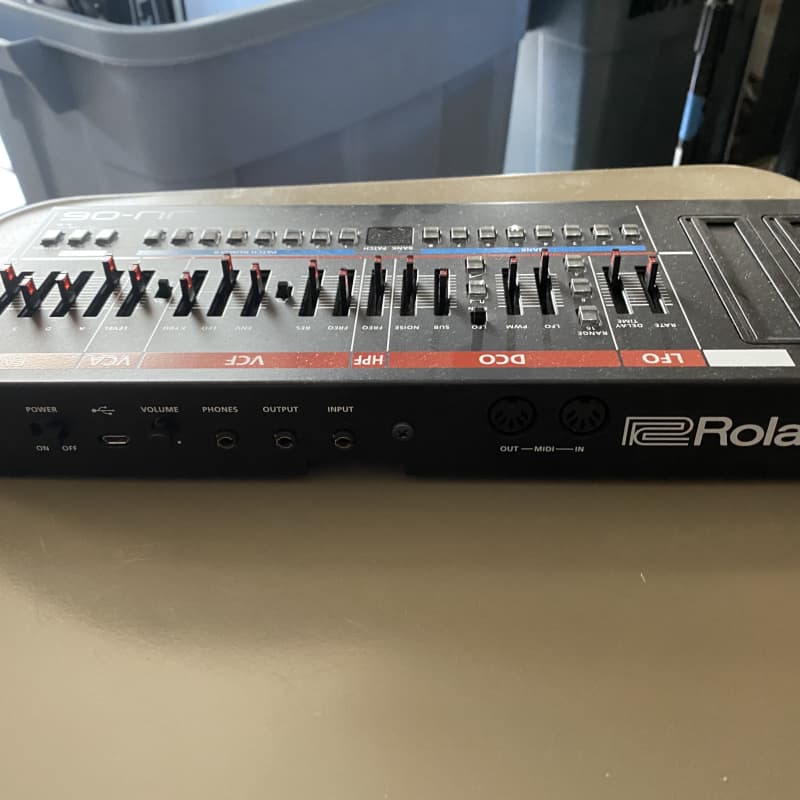 Roland JU 06 - Used Roland     Midi