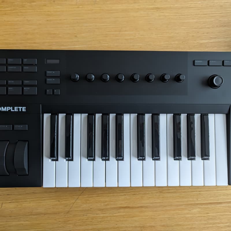 2018 - Present Native Instruments Komplete Kontrol A25 Black - used Native Instruments        MIDI Controllers      Keyboard