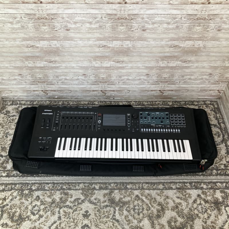 Roland FANTOM 6 W/BAG - used Roland               Synth