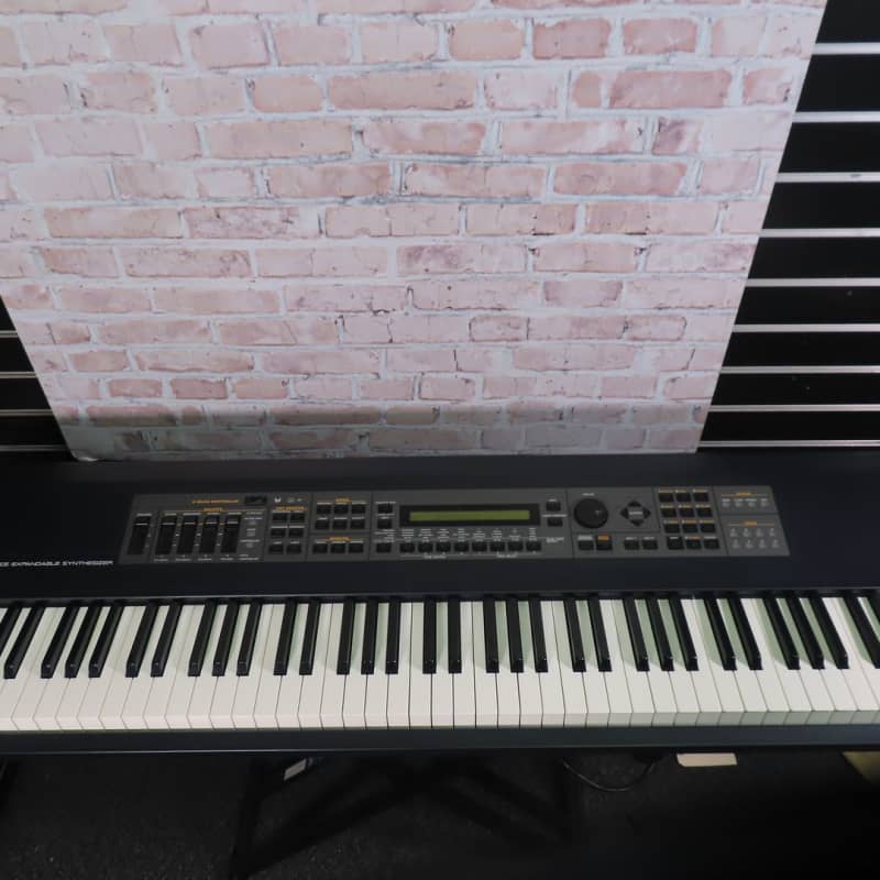 Roland XV 88 - used Roland               Synth