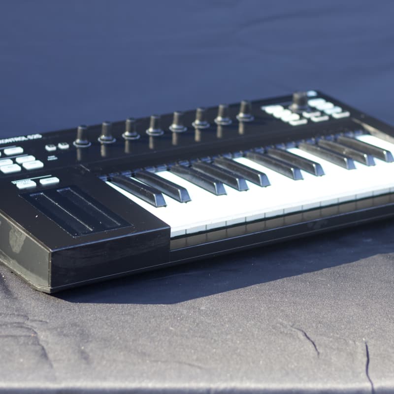 2010s Native Instruments Komplete Kontrol S25 Black - Used Native Instruments  Keyboard   Midi    Controller