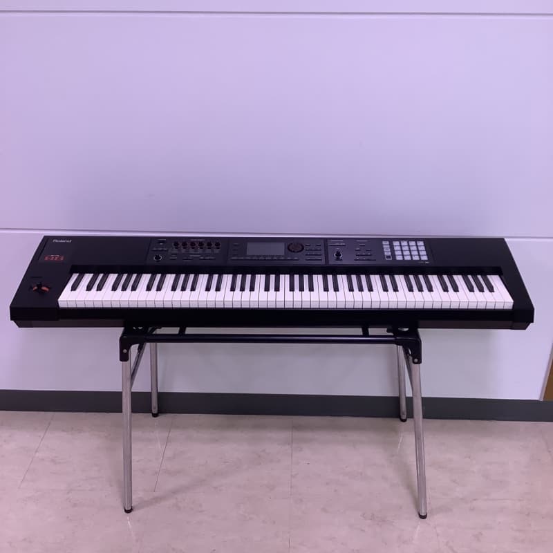 Roland FA-08 - used Roland              Keyboard