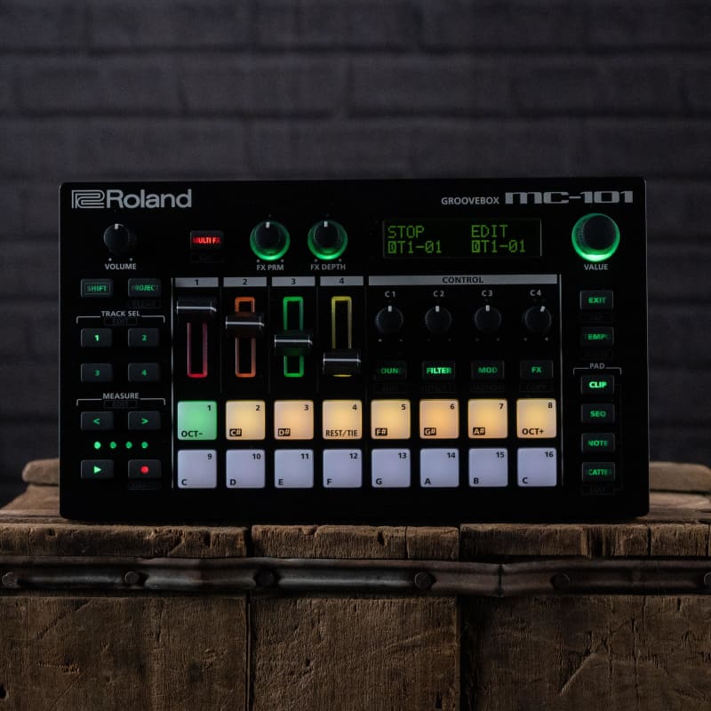 Roland MC-101 Groovebox - new Roland   Grooveboxes