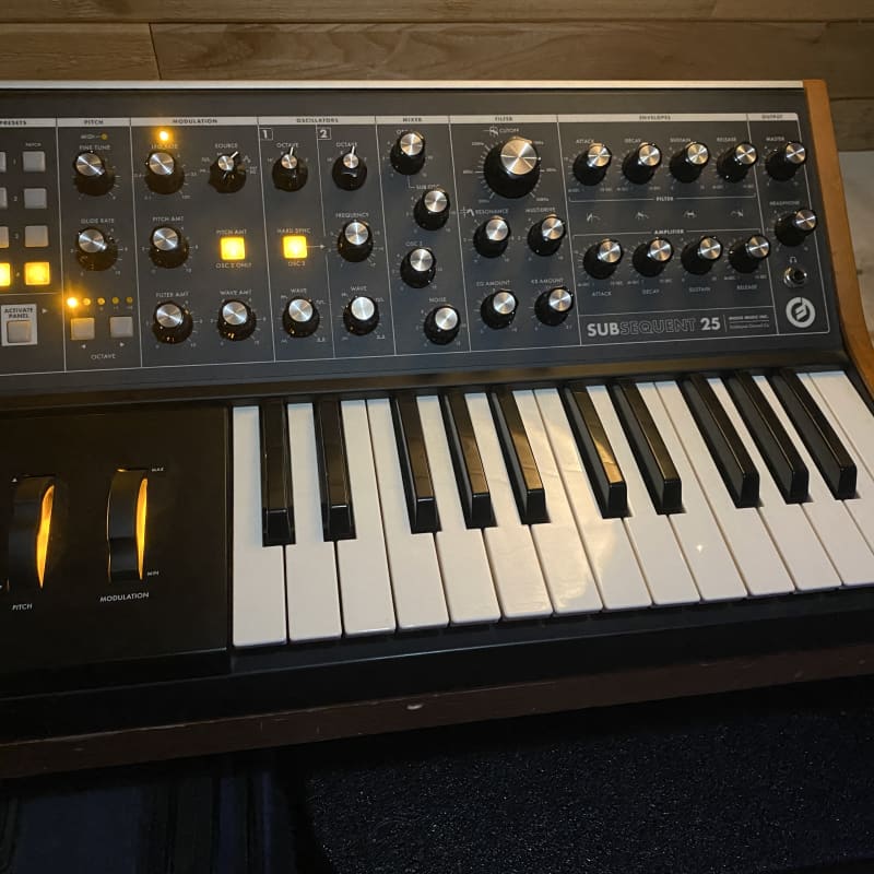 2020 - Present Moog Subsequent 25 Analog Synth Black - Used Moog  Keyboard