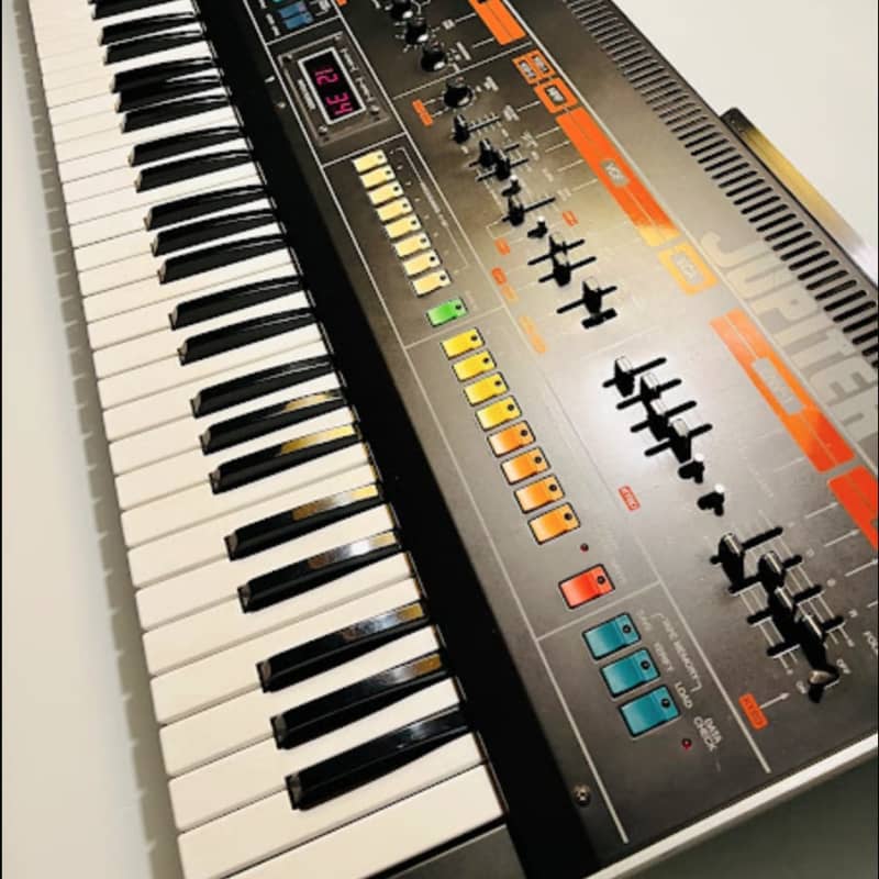1981 - 1985 Roland Jupiter-8 61-Key Synthesizer Black - used Roland       Midi