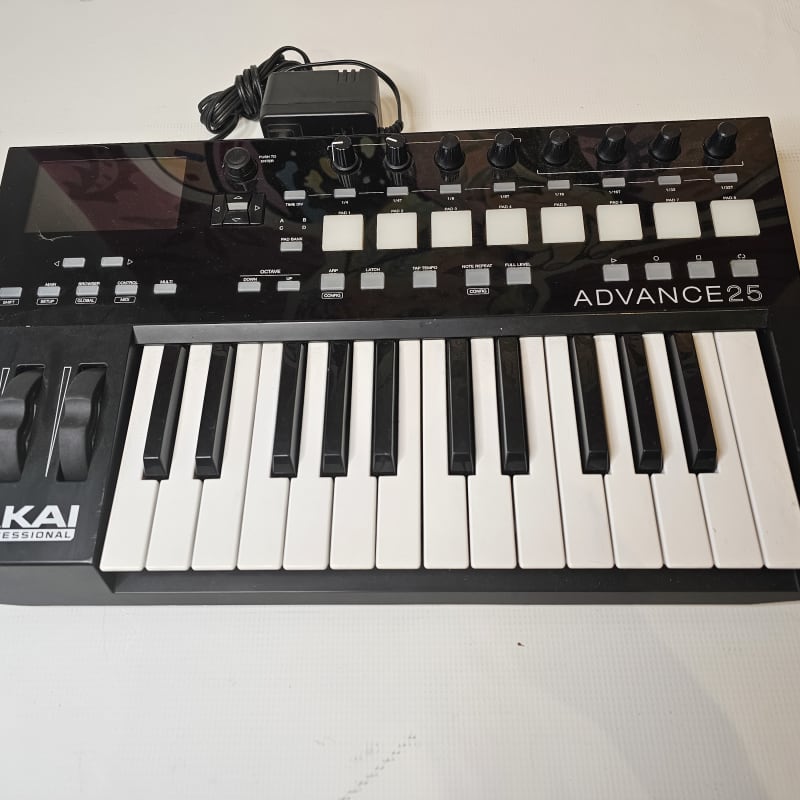2010s Akai Advance 25 Keyboard Controller Black - used Akai        MIDI Controllers      Keyboard