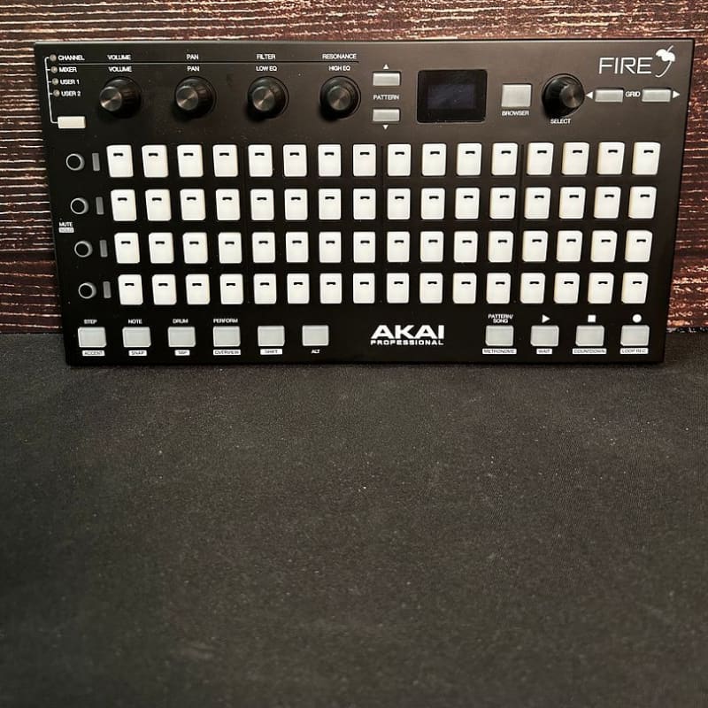 Akai Studio Fire - used Akai        MIDI Controllers