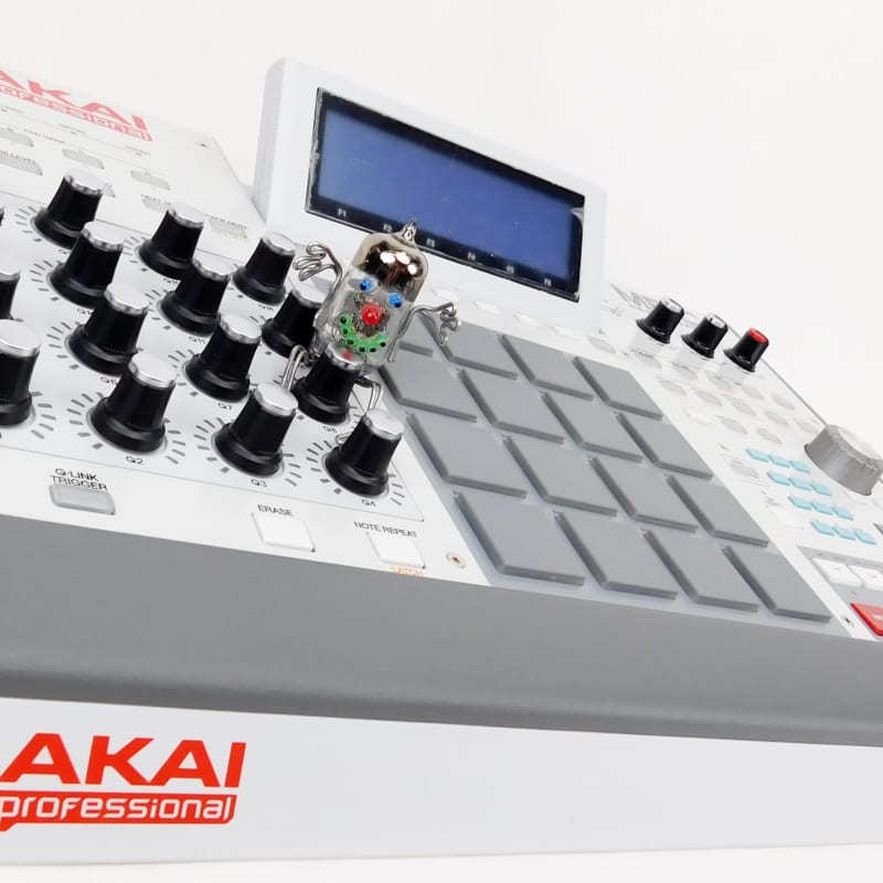 2012 - 2019 Akai MPC Renaissance Groove Production Studio Grey - used Akai MPC        Sampler      Synth