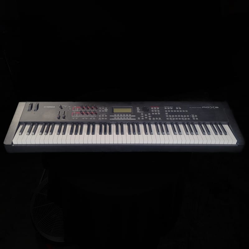 Yamaha MO8 - used Yamaha      Workstation  MIDI Controllers      Keyboard Synth