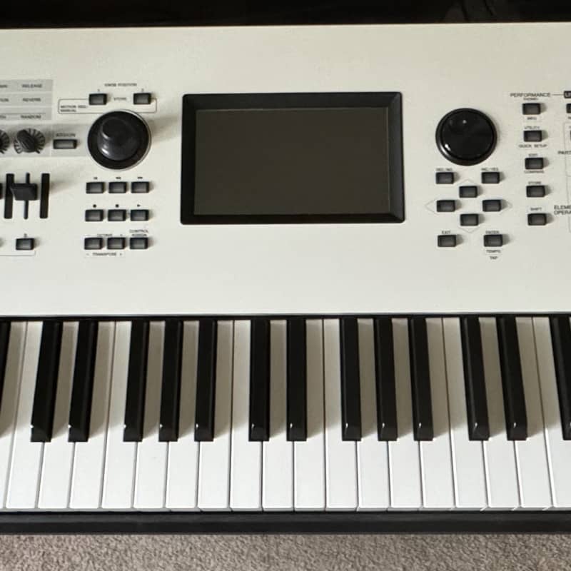 2020 Yamaha Montage 8 White White - Used Yamaha  Keyboard