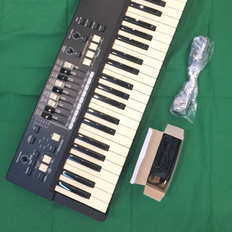 2024 Hammond M-Solo Portable Organ Black - new Hammond      Organ