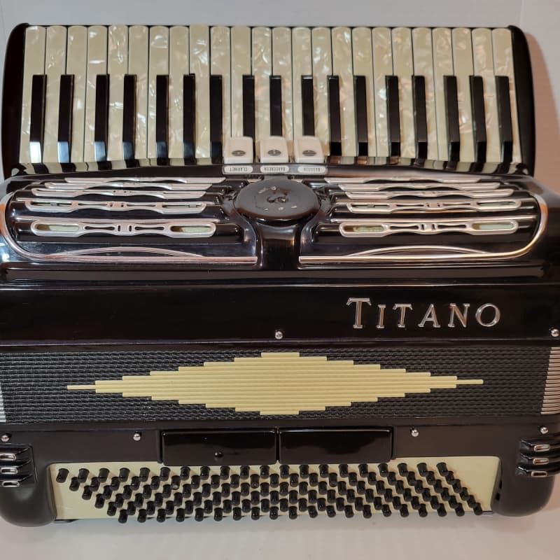 Roland Titano Model IDEAL Tube Chamber 120 Bass Piano Accordi... - used Roland       Digital Piano