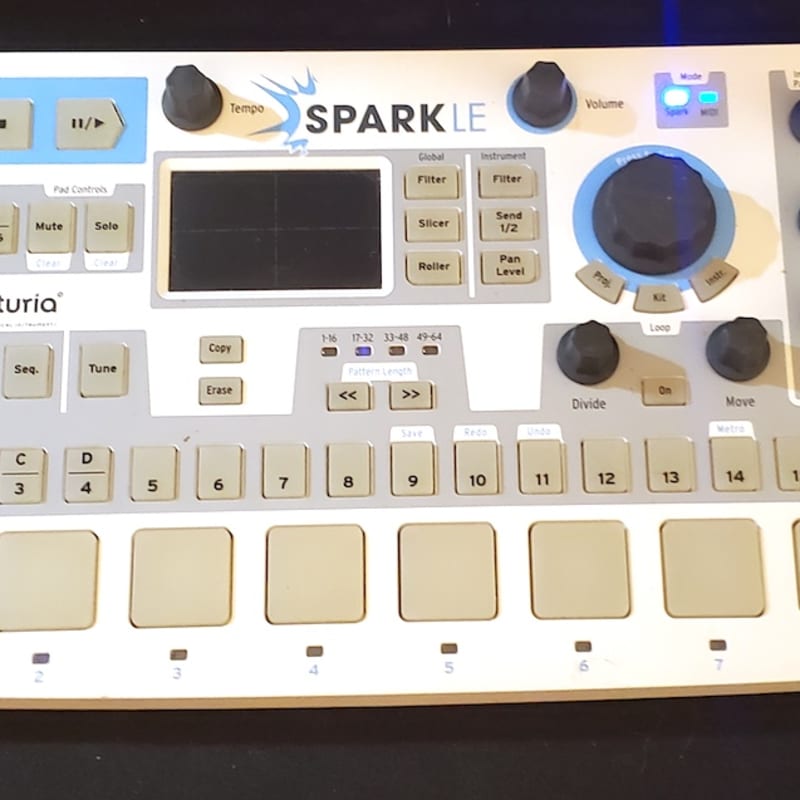 2013 - 2021 Arturia SparkLE MIDI Controller / Drum Machine White - used Arturia        MIDI Controllers   Drum Machine
