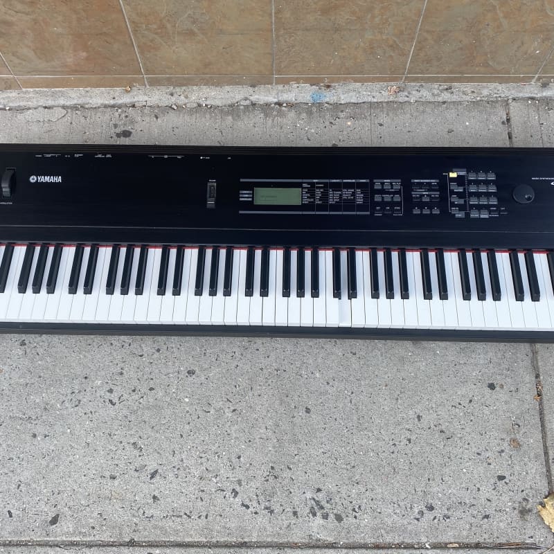 Yamaha S08 88 Key Synthesizer - used Yamaha              Keyboard Synth