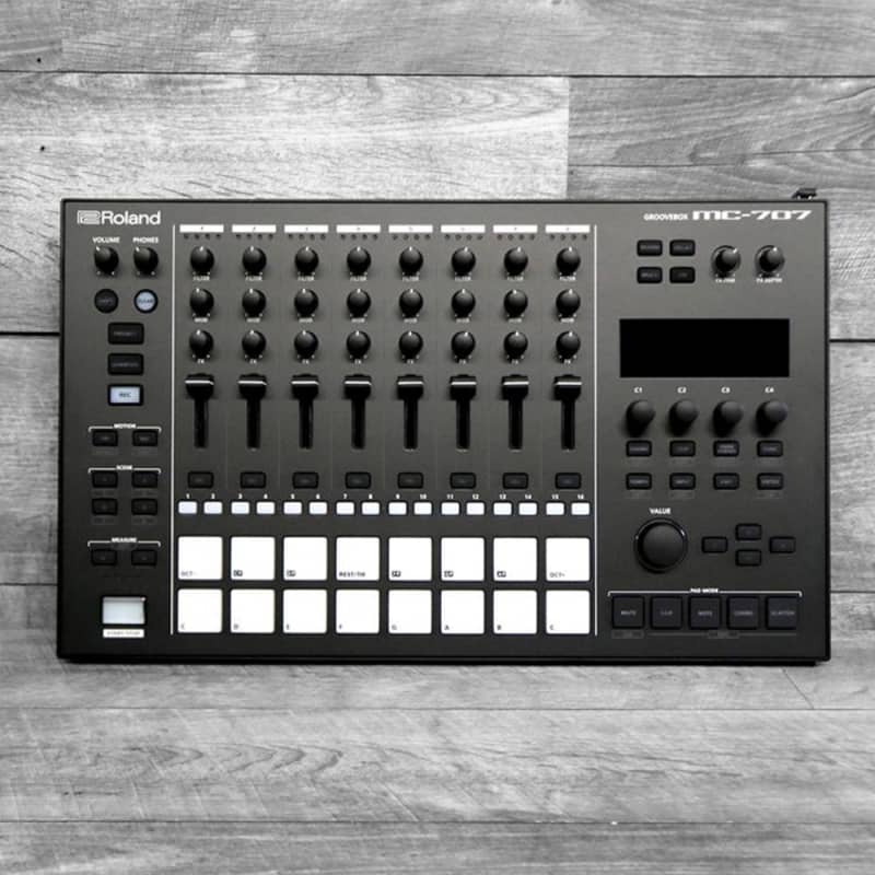 Roland MC-707 - new Roland   Grooveboxes