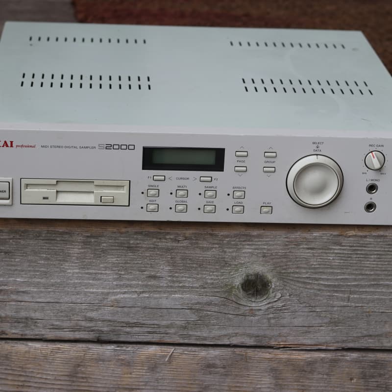 1995 Akai S2000 MIDI Stereo Digital Sampler White - used Akai    Digital     Sampler